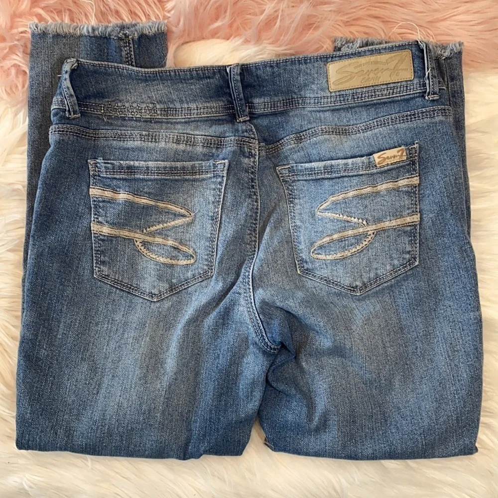 Seven7 Mid Rise Distressed Cropped Jeans - Picture 5 of 7